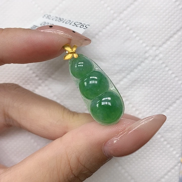 颈饰18K金镶嵌翡翠