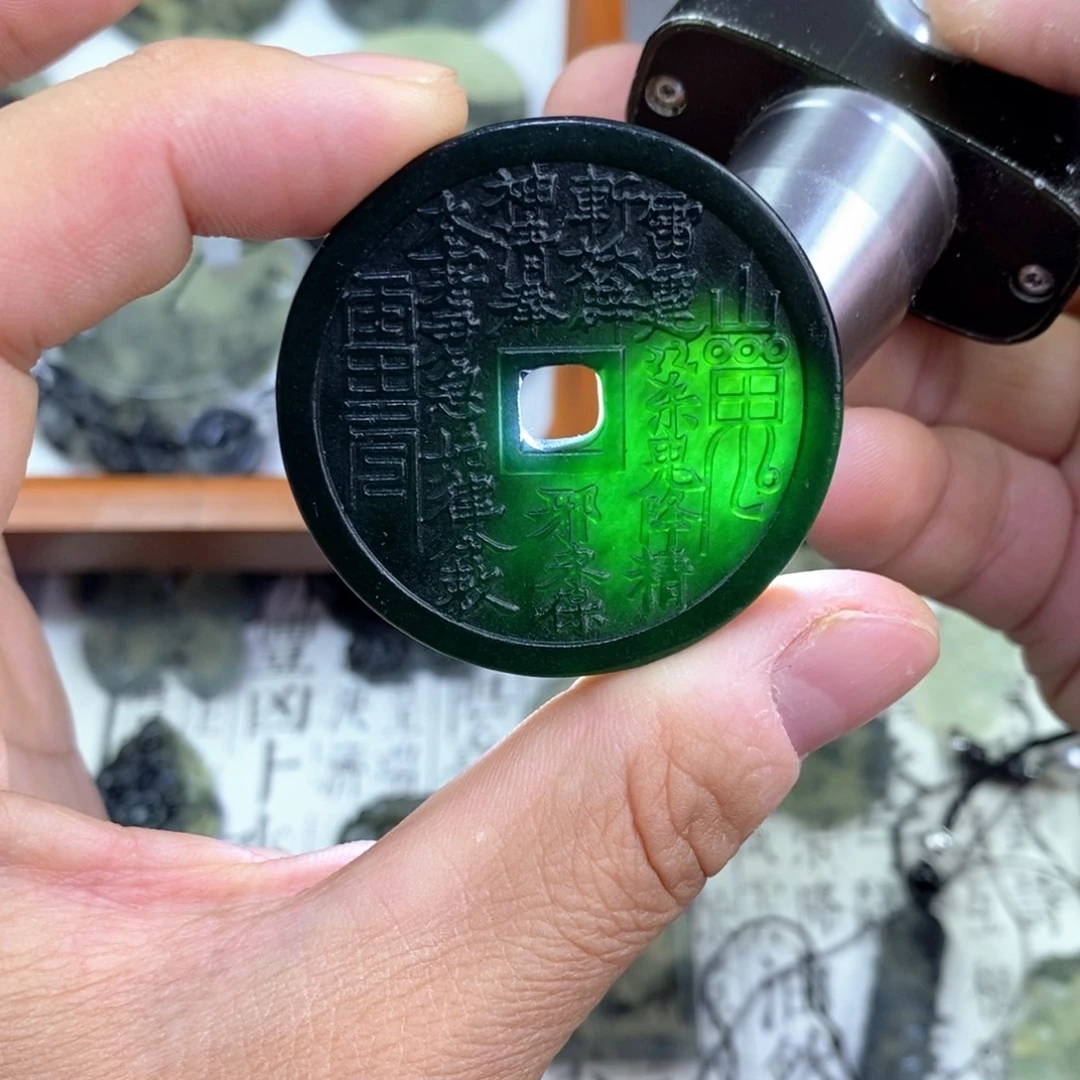 岫玉未镶嵌颈饰有刀口岫玉山鬼花钱吊坠