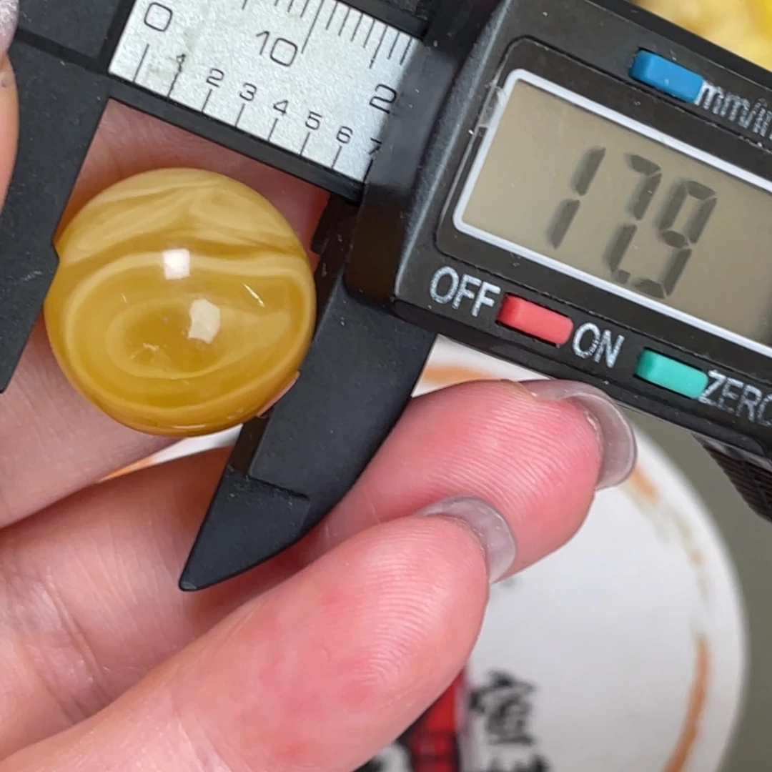 未镶嵌琥珀裸石微瑕730