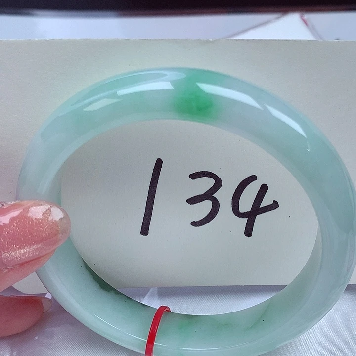 翡翠手镯未镶嵌翡翠