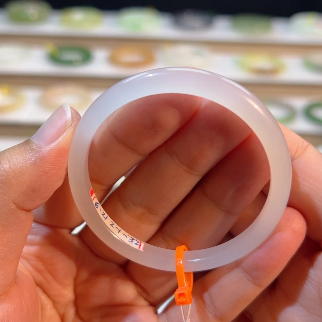 和田玉手镯未镶嵌荧光冰白叮当美人条