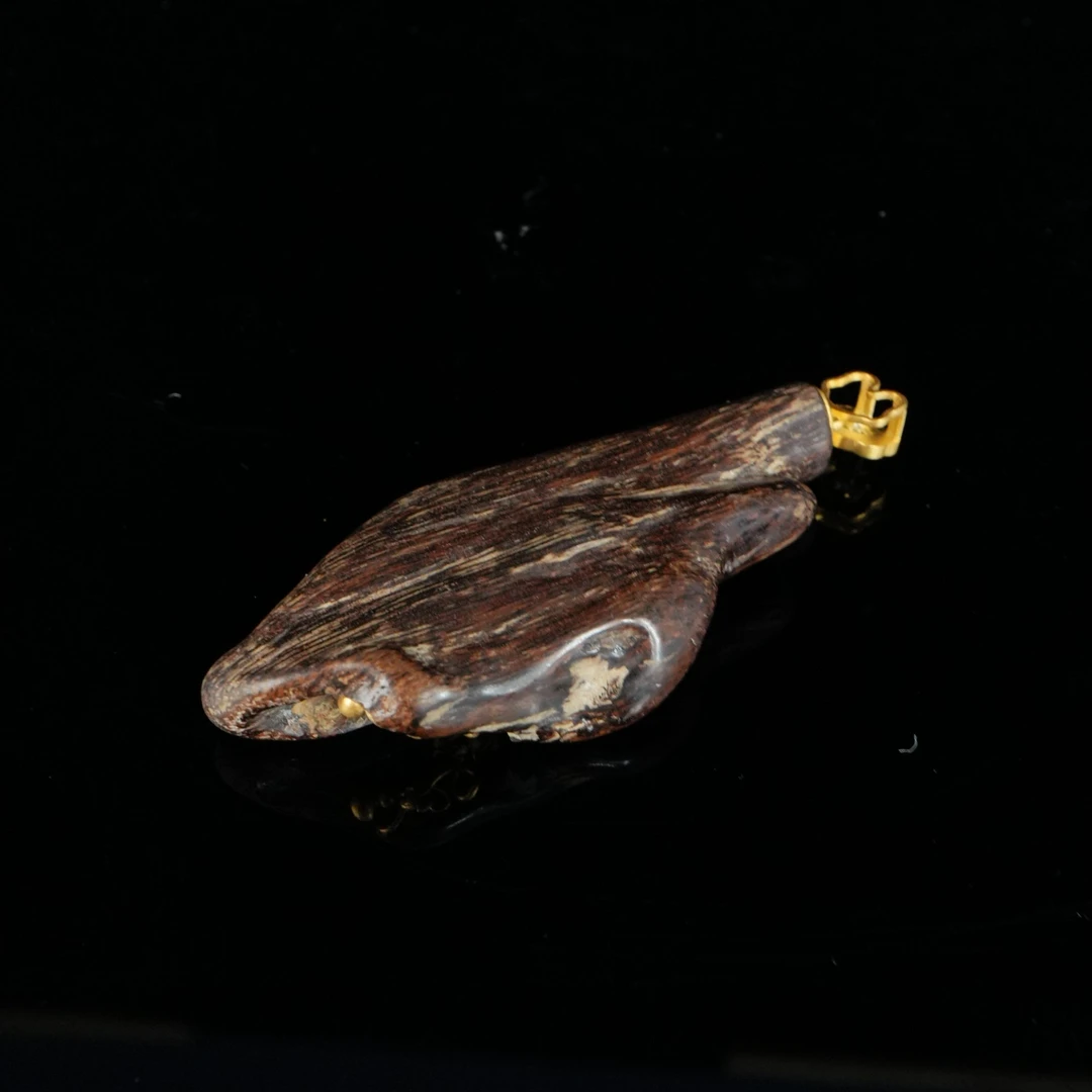 B5755 达拉干虫漏沉水吊坠  7.29x3.15x1.38cm 16.8g