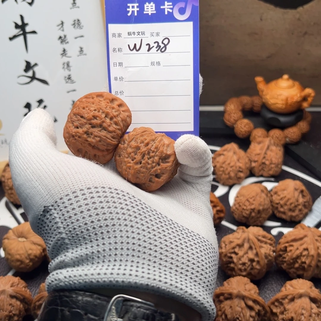 文玩核桃把件238血麒麟