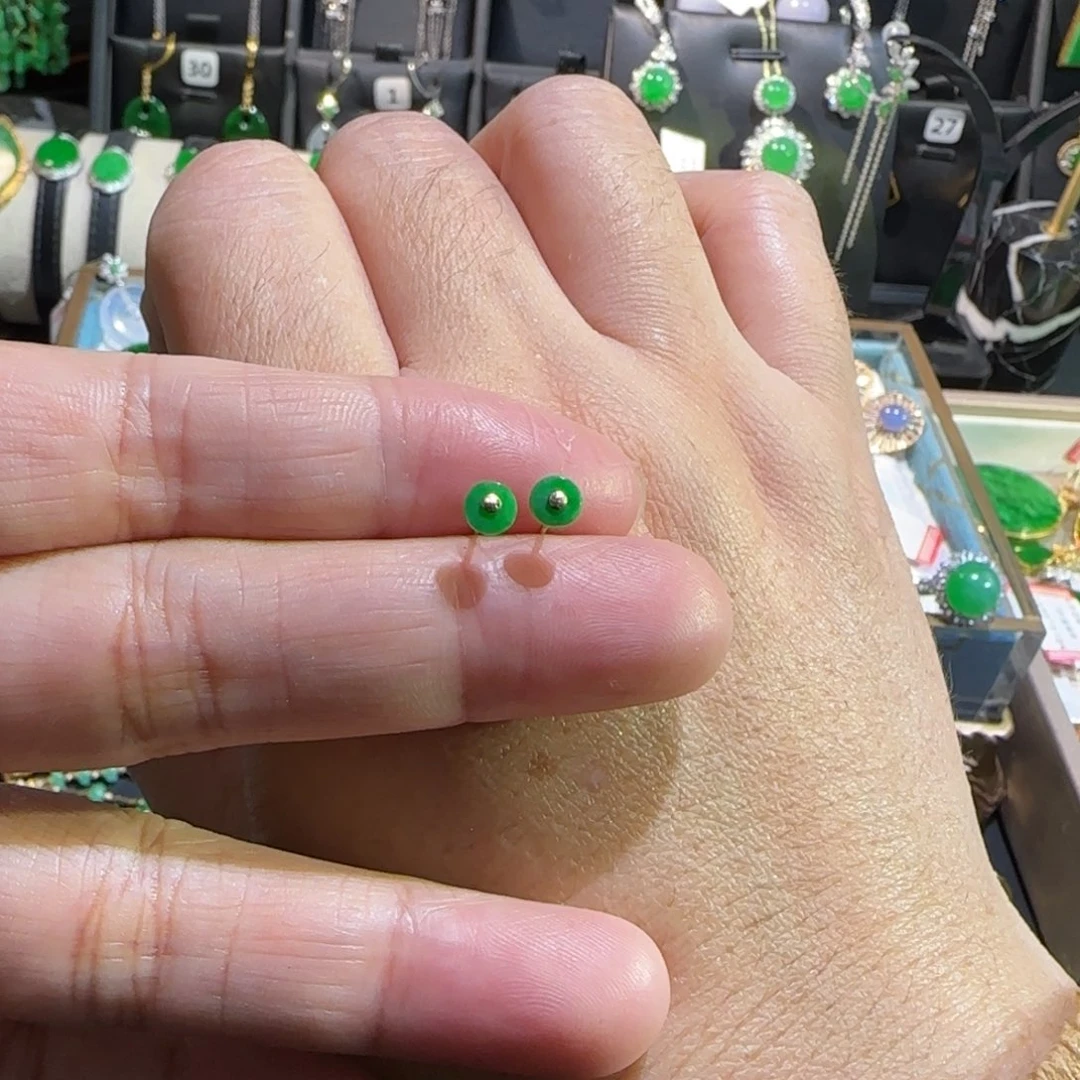 翡翠18K金镶嵌颈饰耳钉