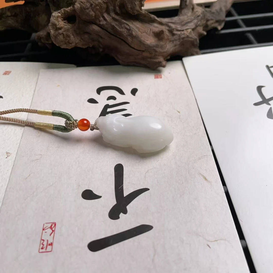 AA和田玉润白白玉貔貅吊坠 多样性发货拍一单发一个