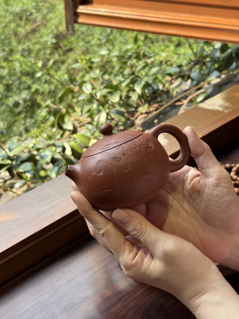 【杨圣】西施 刻醒狮 朱泥 170cc 鲁文琴之女 全手工 紫砂茶壶