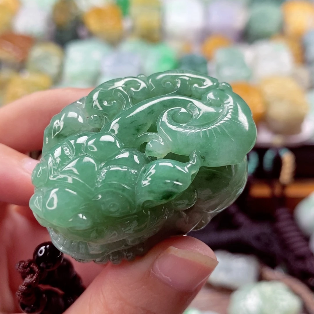 蚊***子翡翠未镶嵌颈饰翡翠
