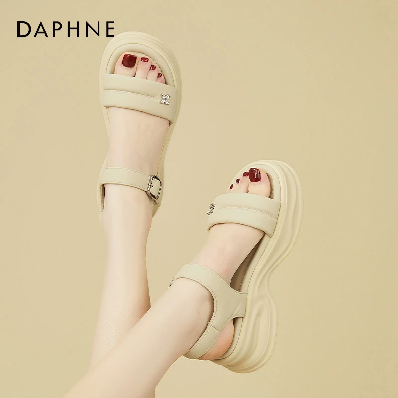 达芙妮厚底凉鞋女2025新款夏季一字带松糕鞋配裙子外穿休闲沙滩鞋