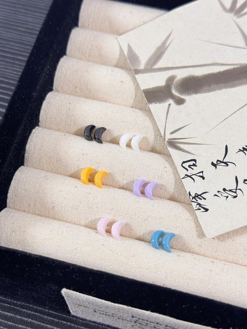 非金属陶瓷耳饰 生物陶瓷耳饰月亮耳钉彩色养耳洞日常简约百搭ins