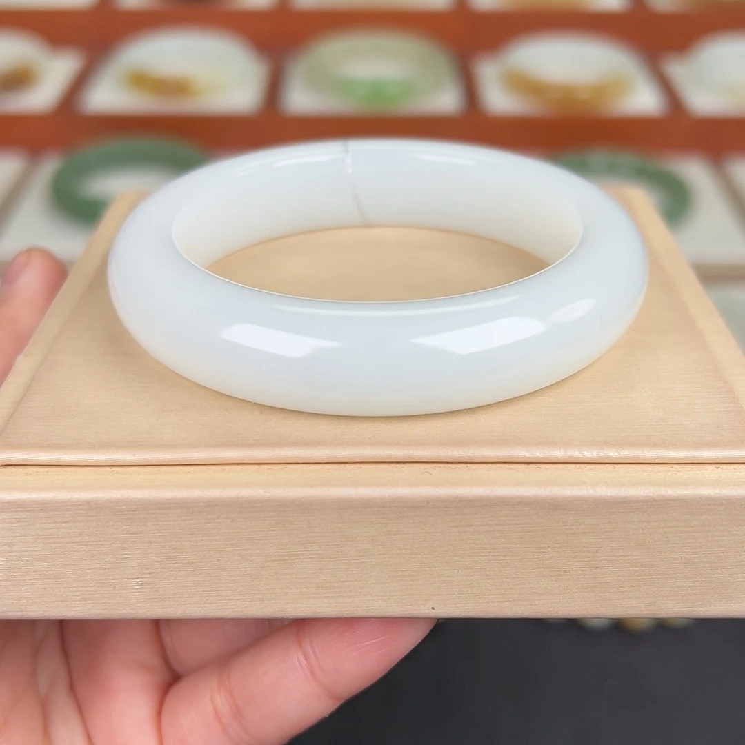 和田玉未镶嵌手镯白玉