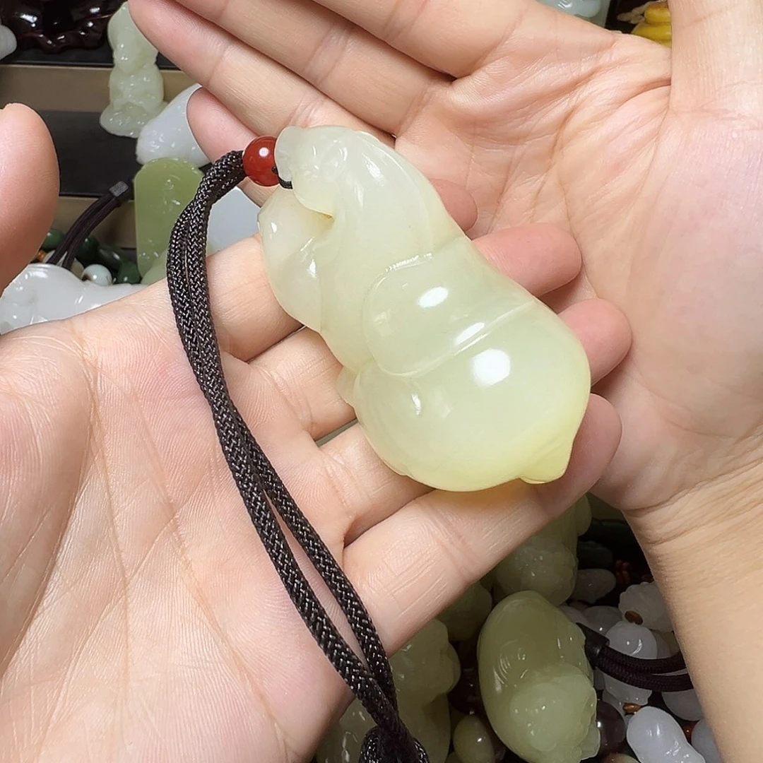 和田玉未镶嵌把件穿***猫