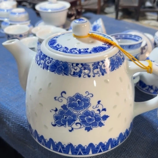 碗青花玲珑牡丹茶壶，1.5升