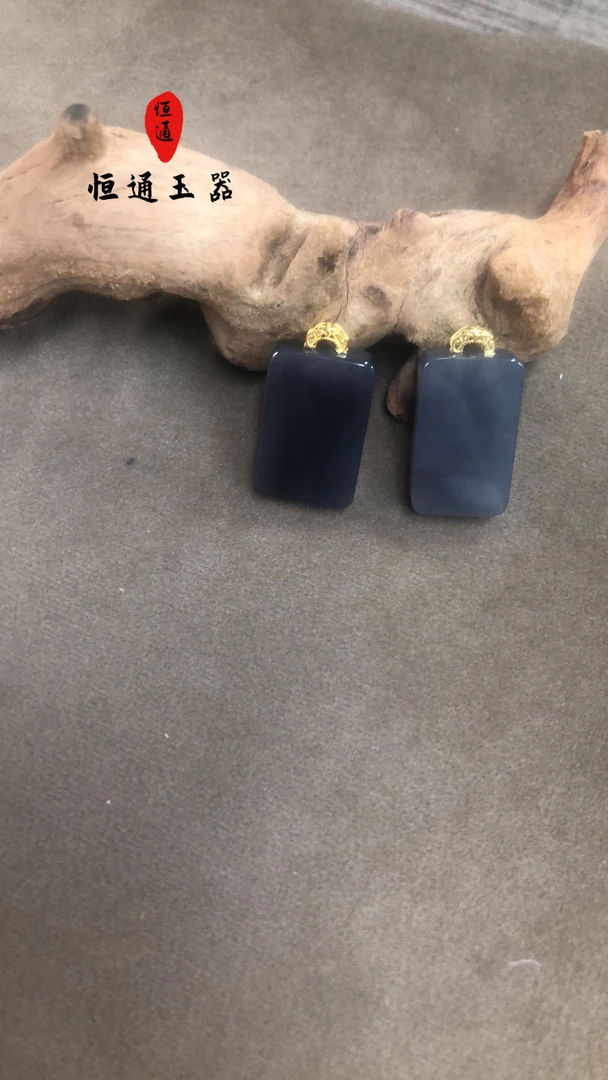 天然和田玉烟紫无事牌挂坠18K金扣头24*14*7mm多样性，发一6-450