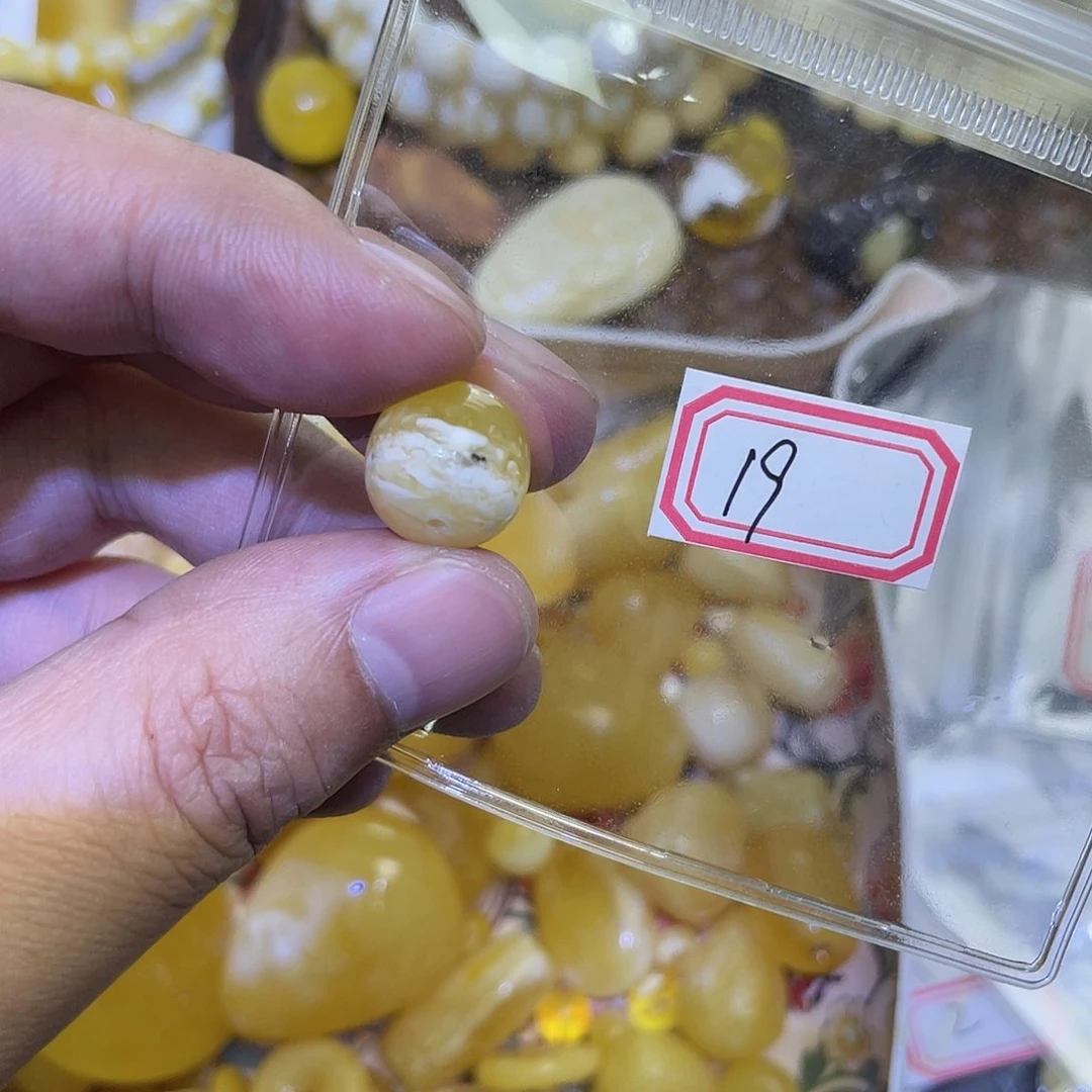 蜜蜡手串未镶嵌12.7m瑕疵