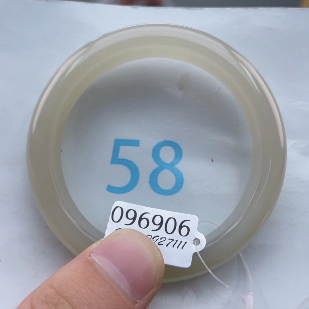 和田玉手镯未镶嵌鸢****了