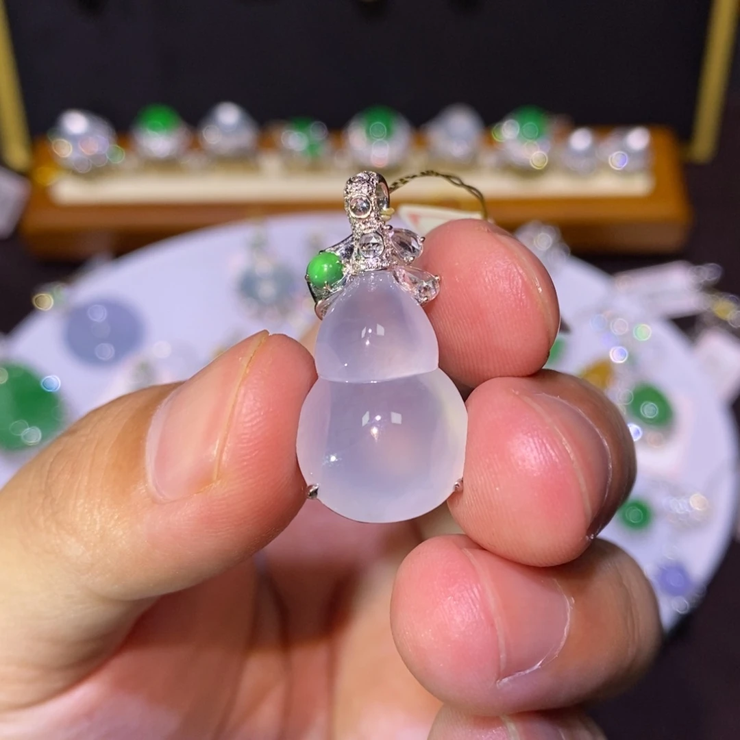 【闪购商品】颈饰18K金镶嵌翡翠