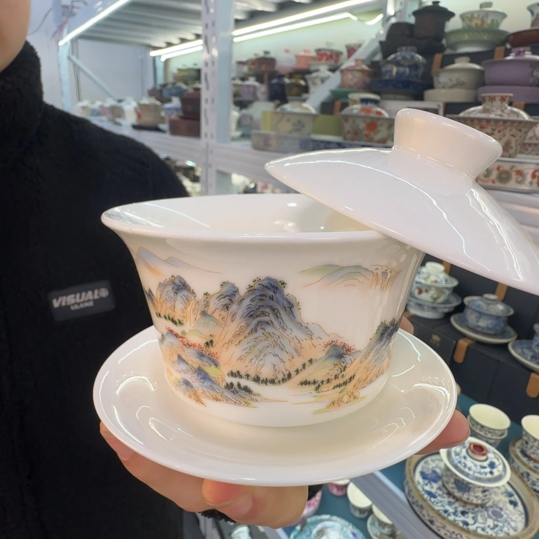 这些盖碗很漂亮我很喜欢！！