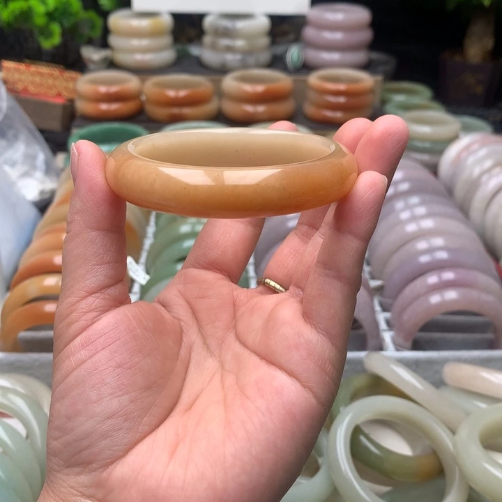 石英质玉（佘太翠）未镶嵌手镯57.7