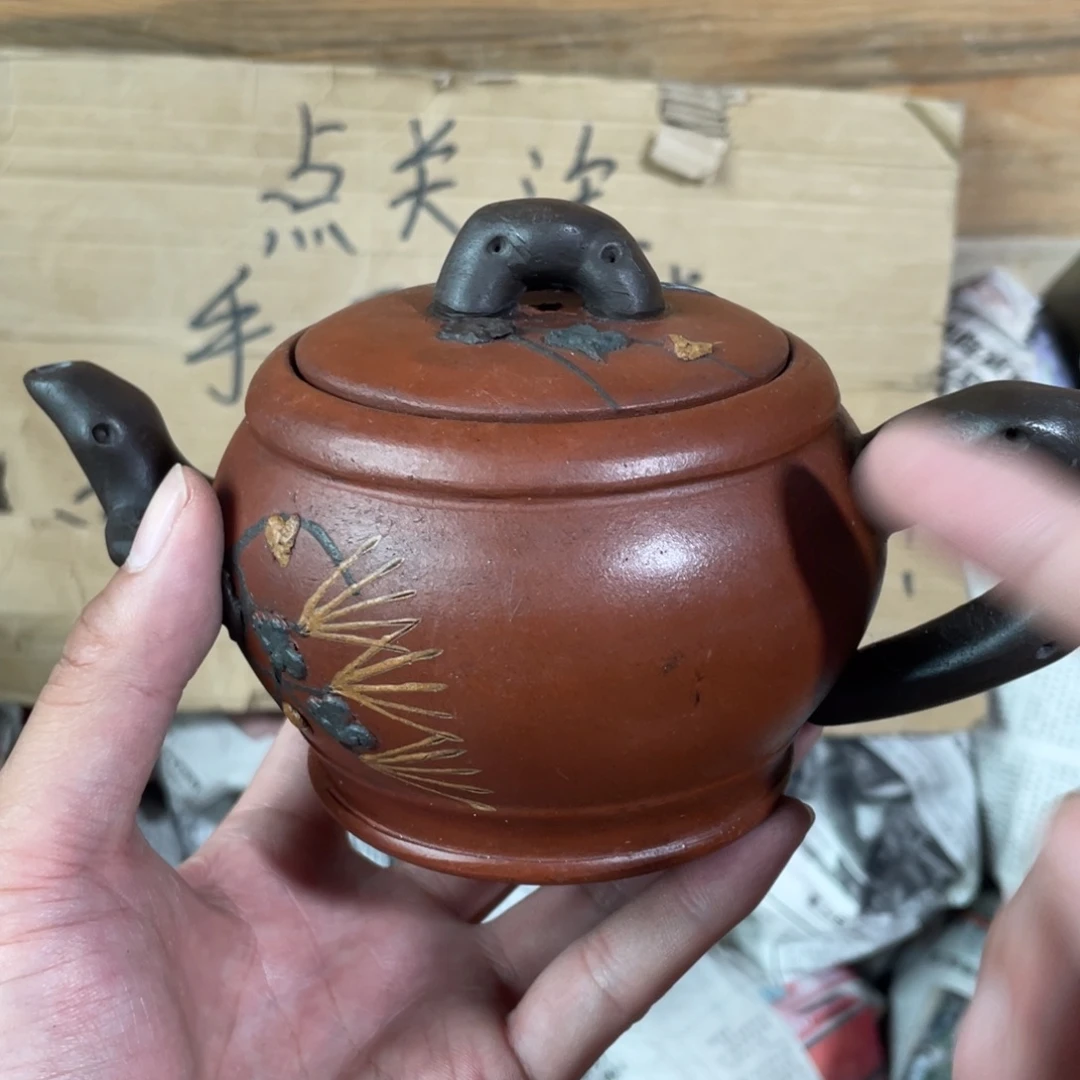 茶壶紫砂老厂紫砂壶一件。