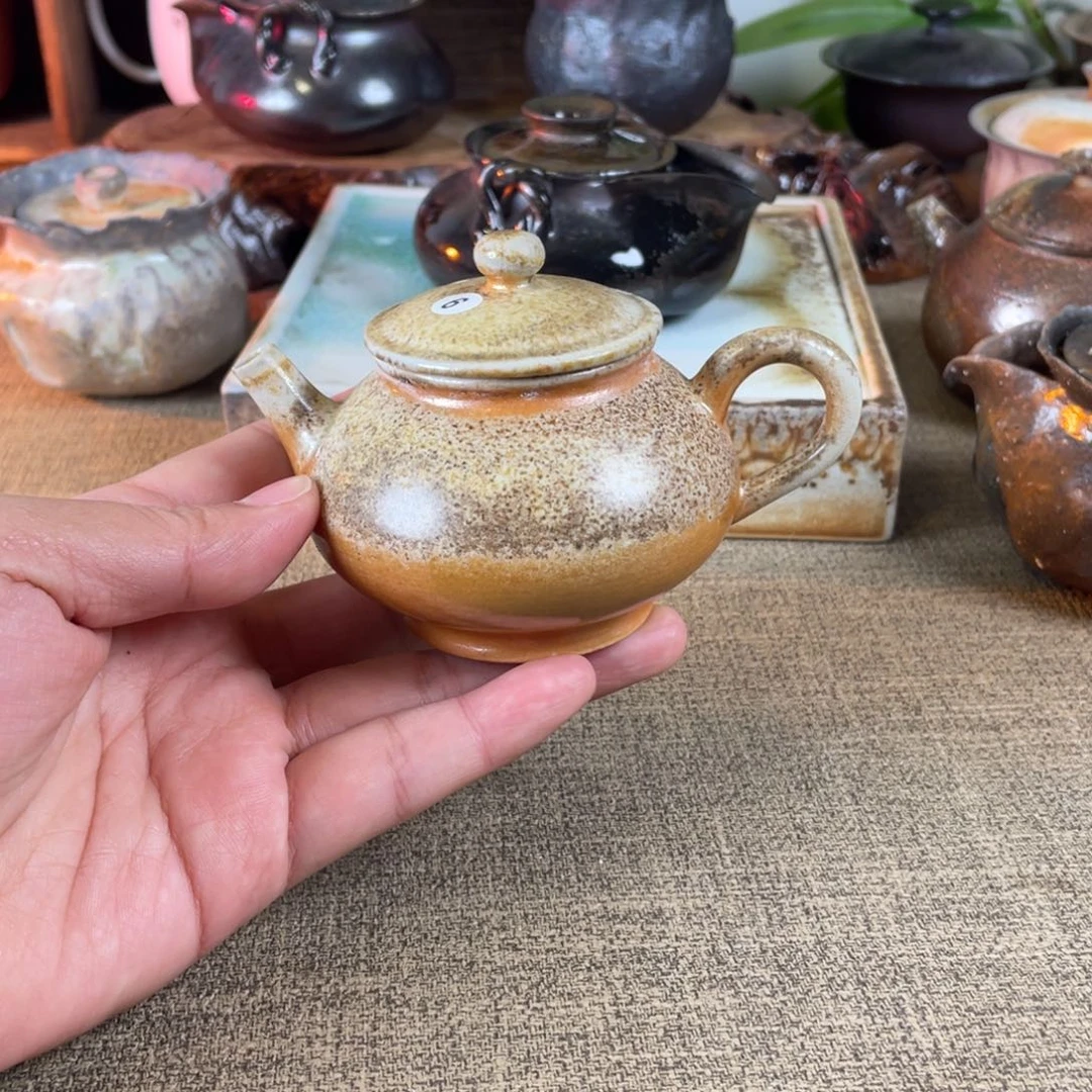 中白壶。 柴烧。   容量120