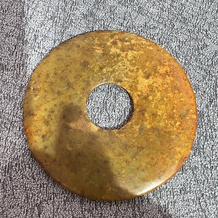 透闪石质玉未镶嵌颈饰