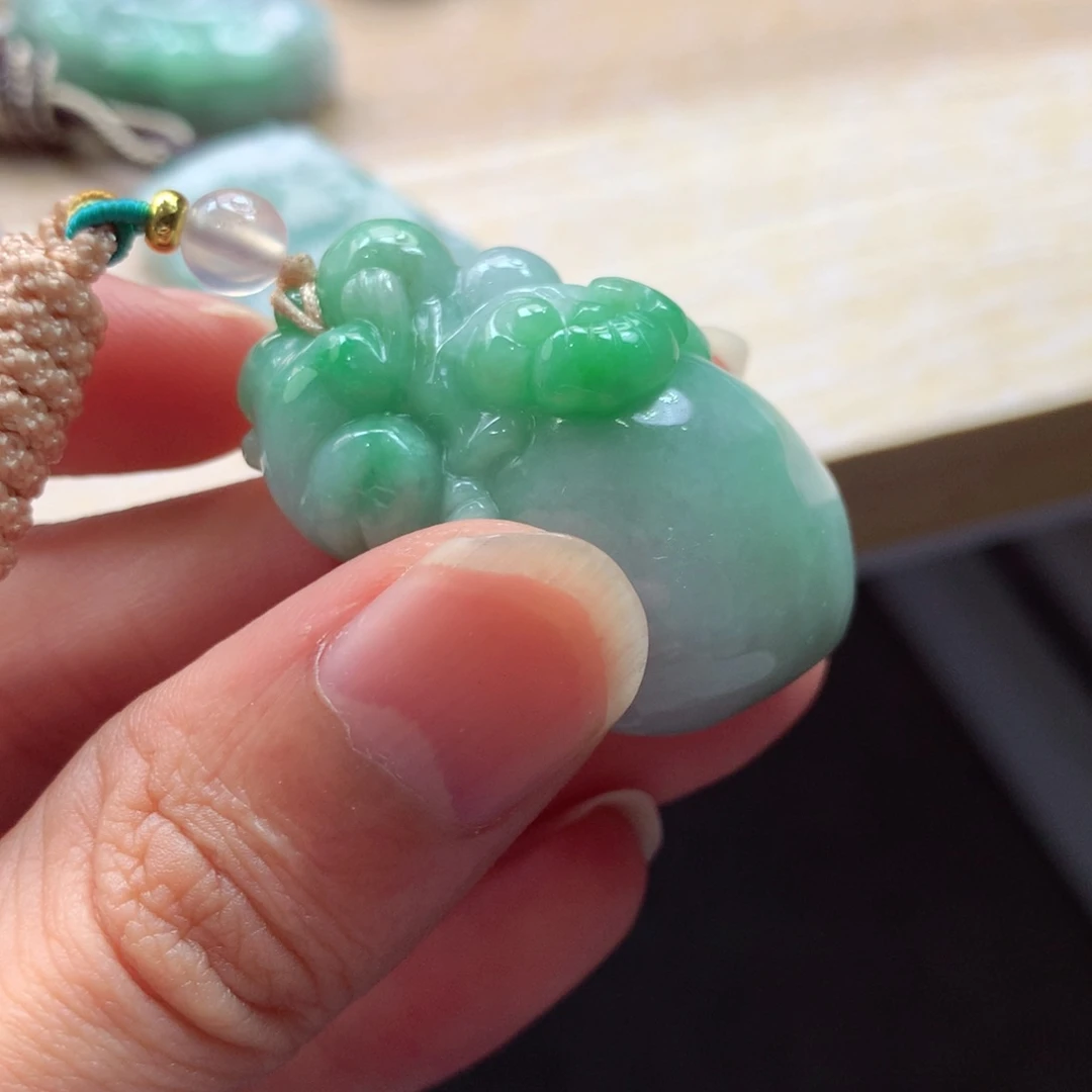 翡翠未镶嵌颈饰吊坠