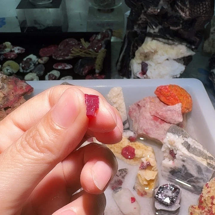 小***虎天然辰砂天然朱砂原矿石晶体1.4克