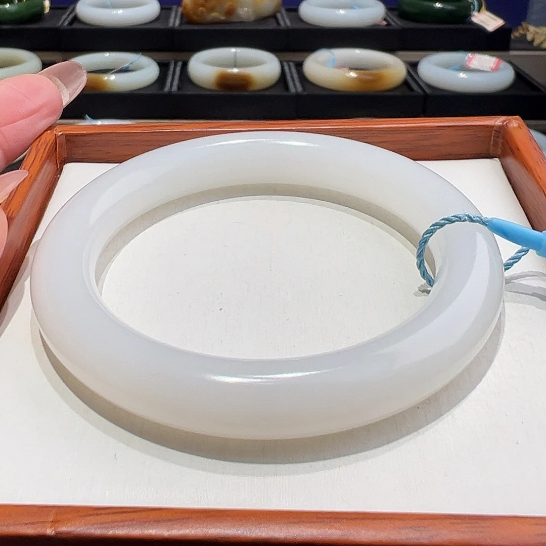 和田玉未镶嵌手镯