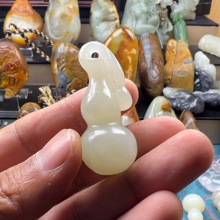 和田玉（糖玉）未镶嵌挂件