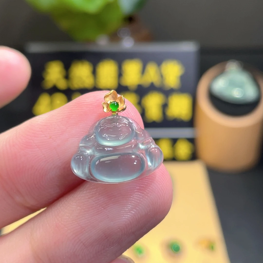 颈饰18K金镶嵌翡翠