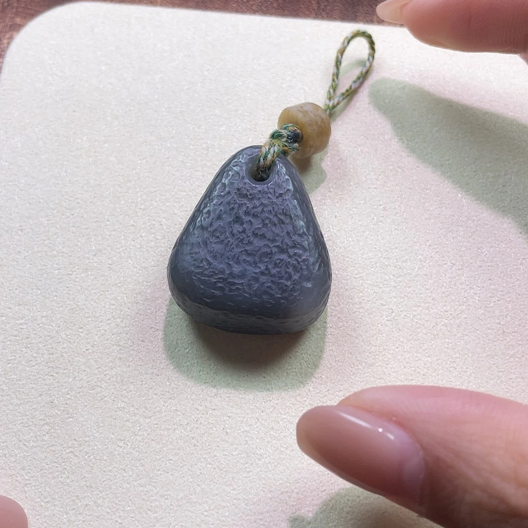 路***漫和田玉未镶嵌颈饰