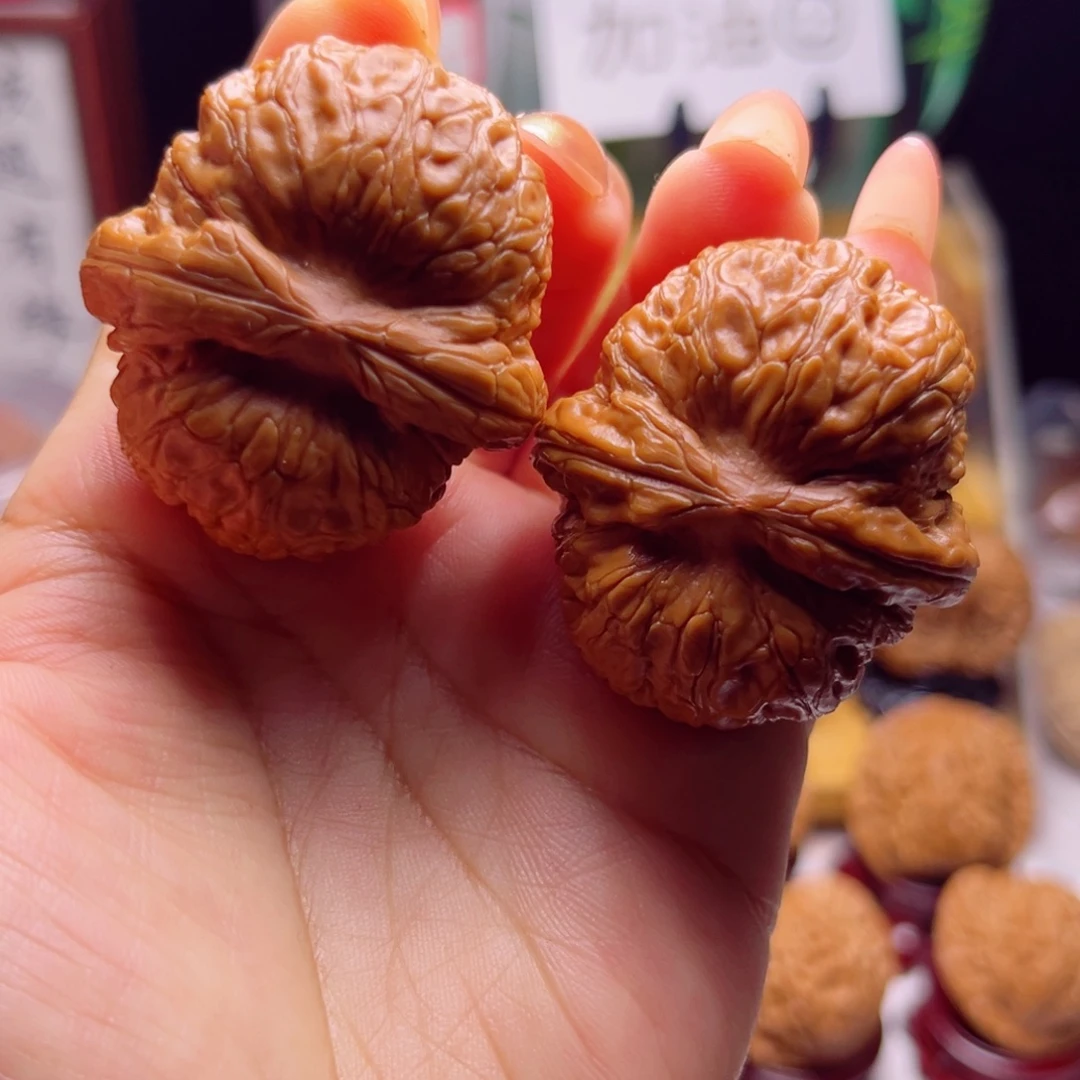 文玩核桃吊坠巨重胖元宝