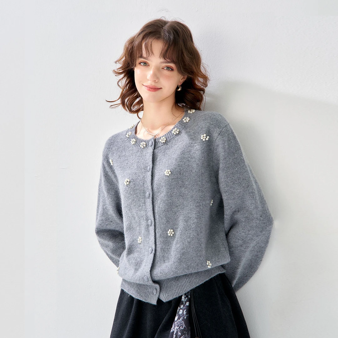 2025秋款花朵钉珠圆领纯色针织开衫休闲时尚百搭针织衫女N542E011