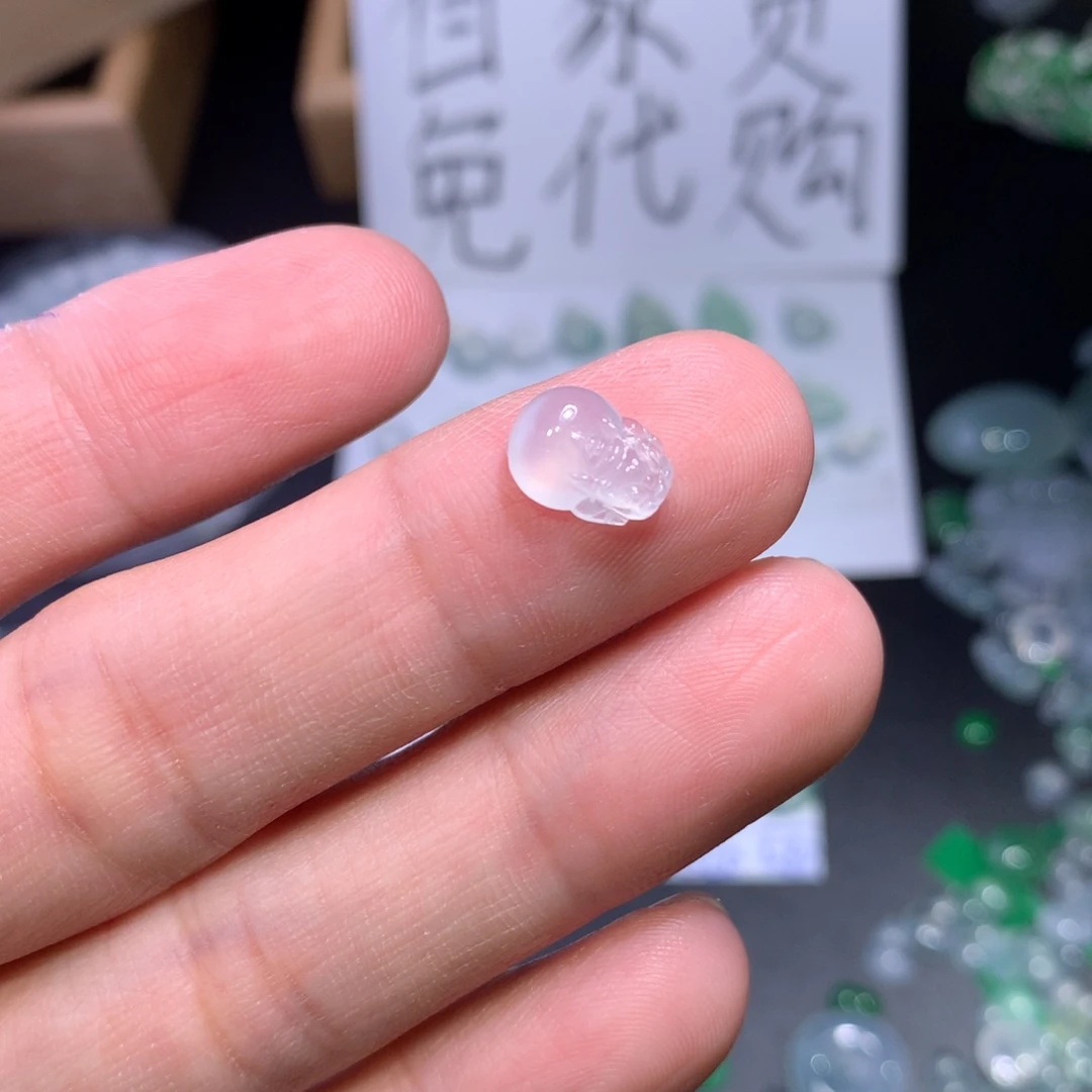 翡翠未镶嵌颈饰金蟾