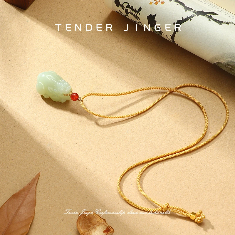 Tender Jinger新款天然晴水和田玉精致金钱貔貅吊坠约20*30MM左右