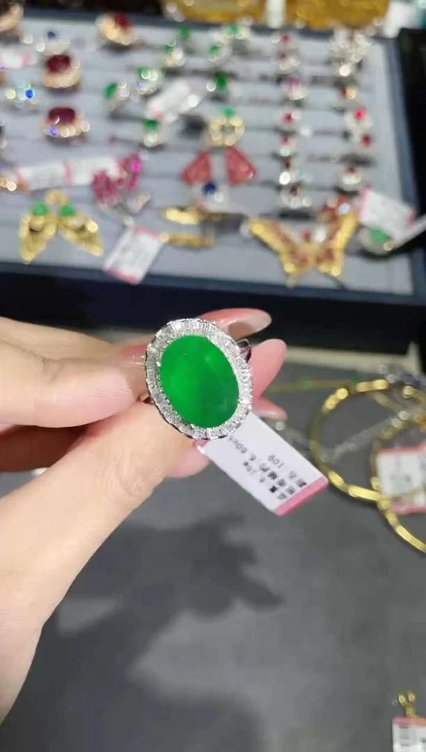 18K金镶嵌天然祖母绿戒指 约6.60ct