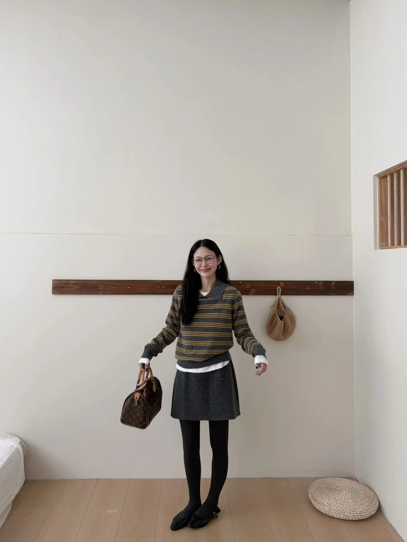 2025早秋新款学院风复古条纹撞色翻领长袖针织衫灰色半身裙套装