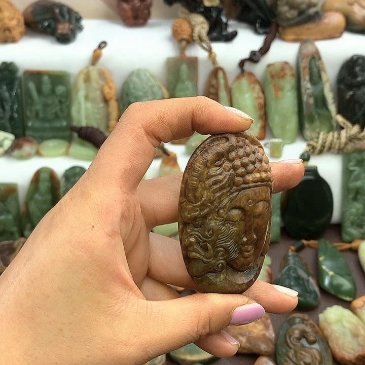 未镶嵌岫岩河磨玉（透闪石质玉）挂件