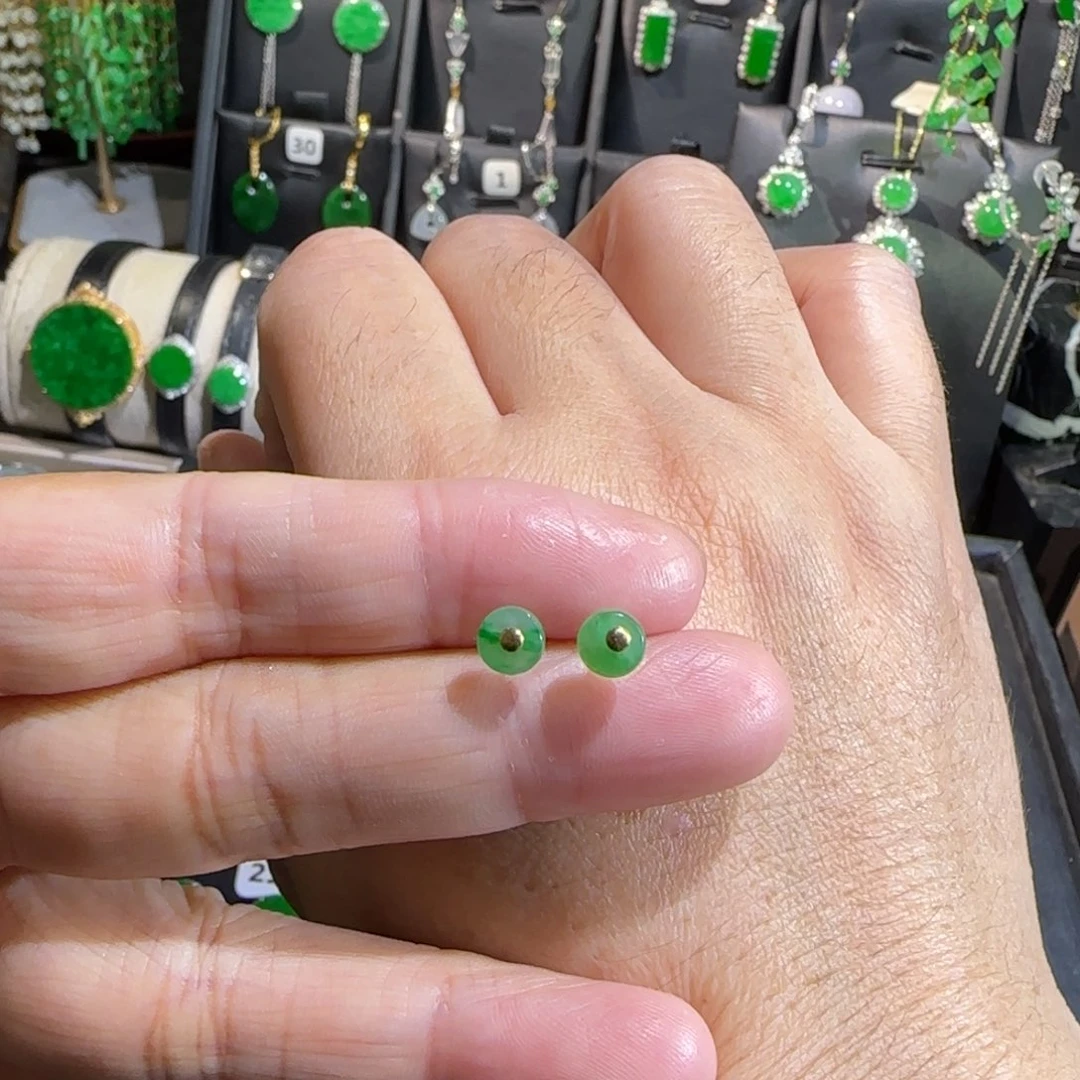 翡翠18K金镶嵌颈饰耳钉