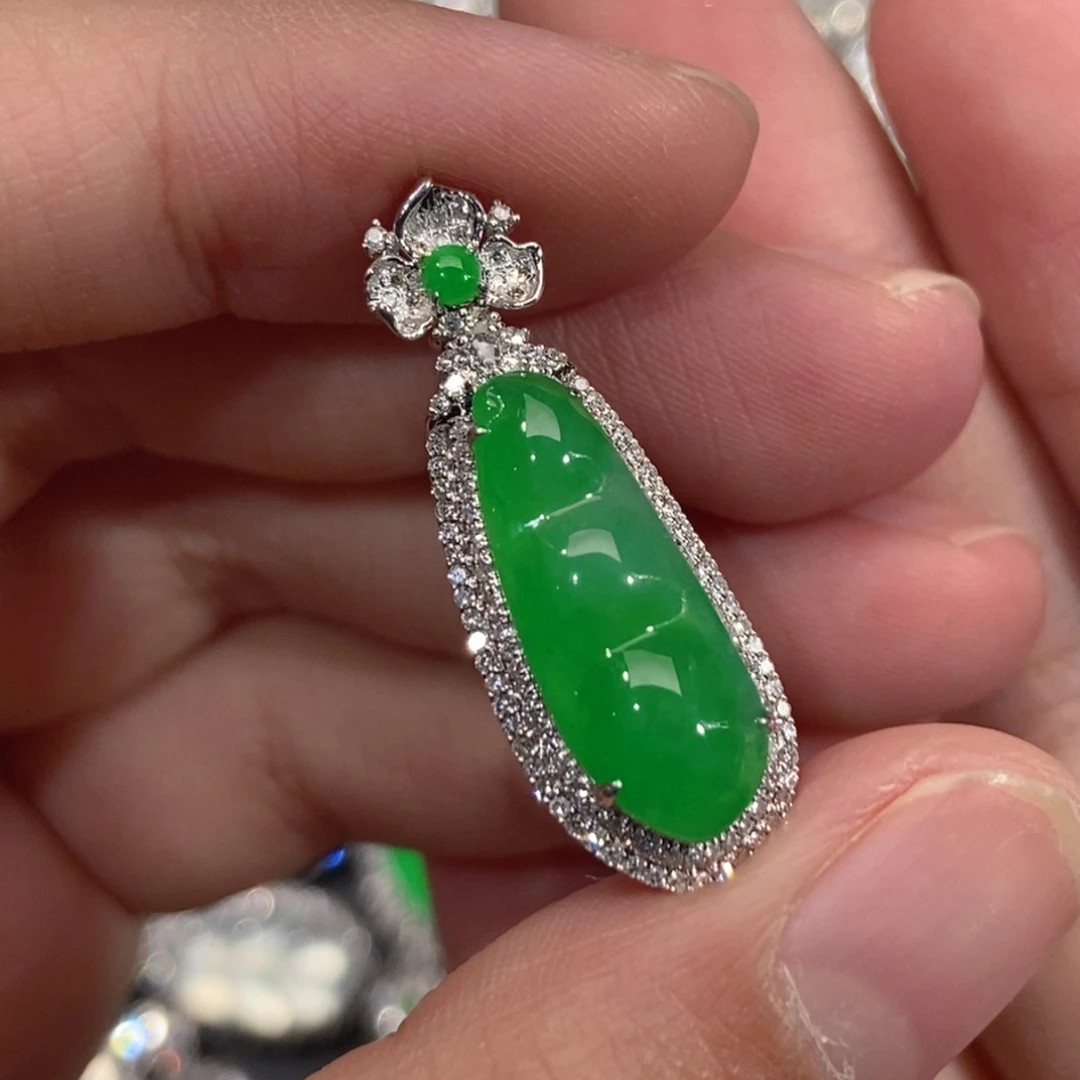 翡翠18K金镶嵌颈饰天然缅甸A货翡翠