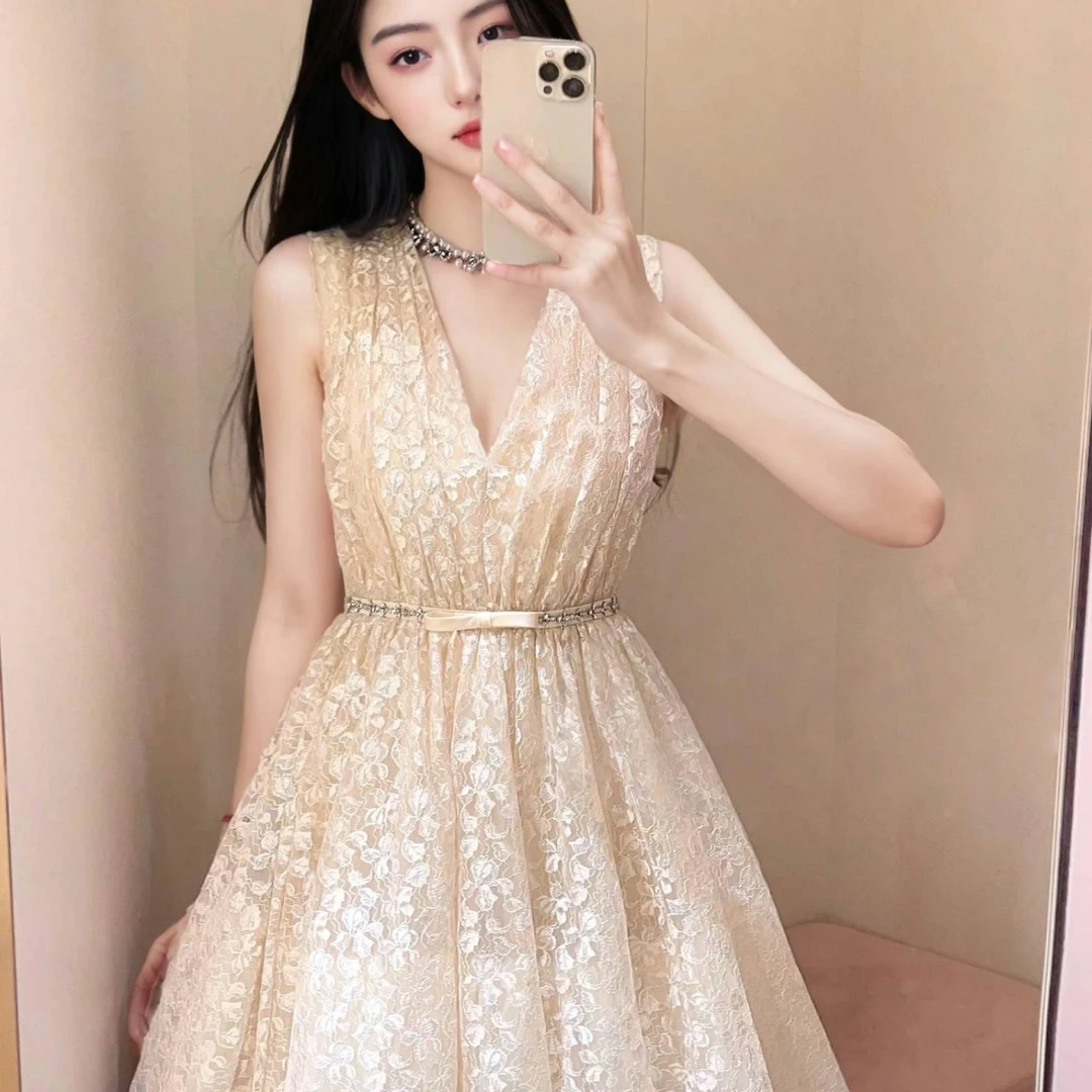 六六专属 25春季新款V领温柔气质仙女公主风肉粉色收腰蕾丝连衣裙