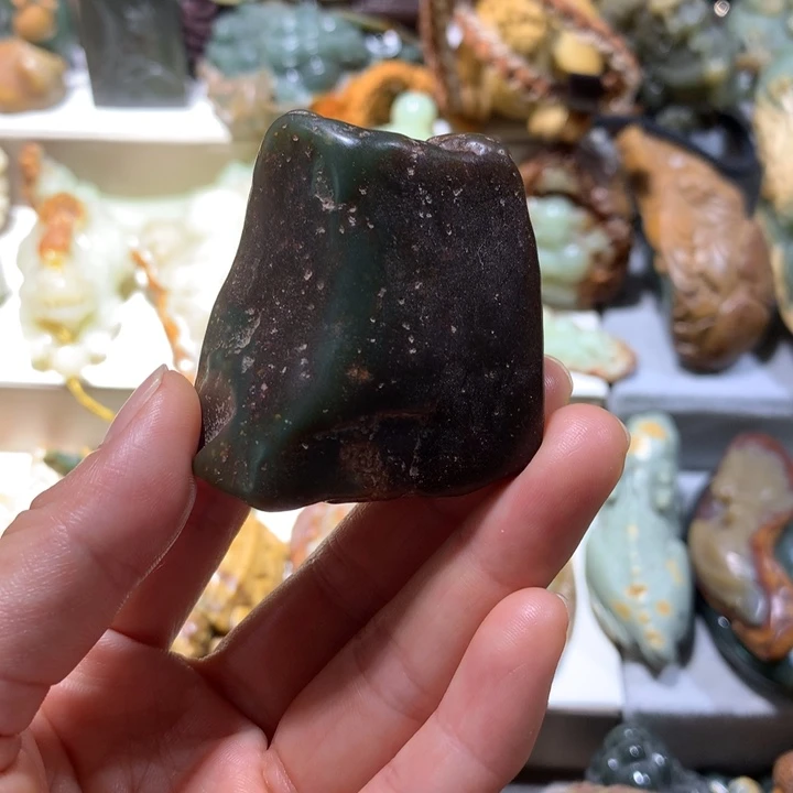 和田玉未镶嵌把件