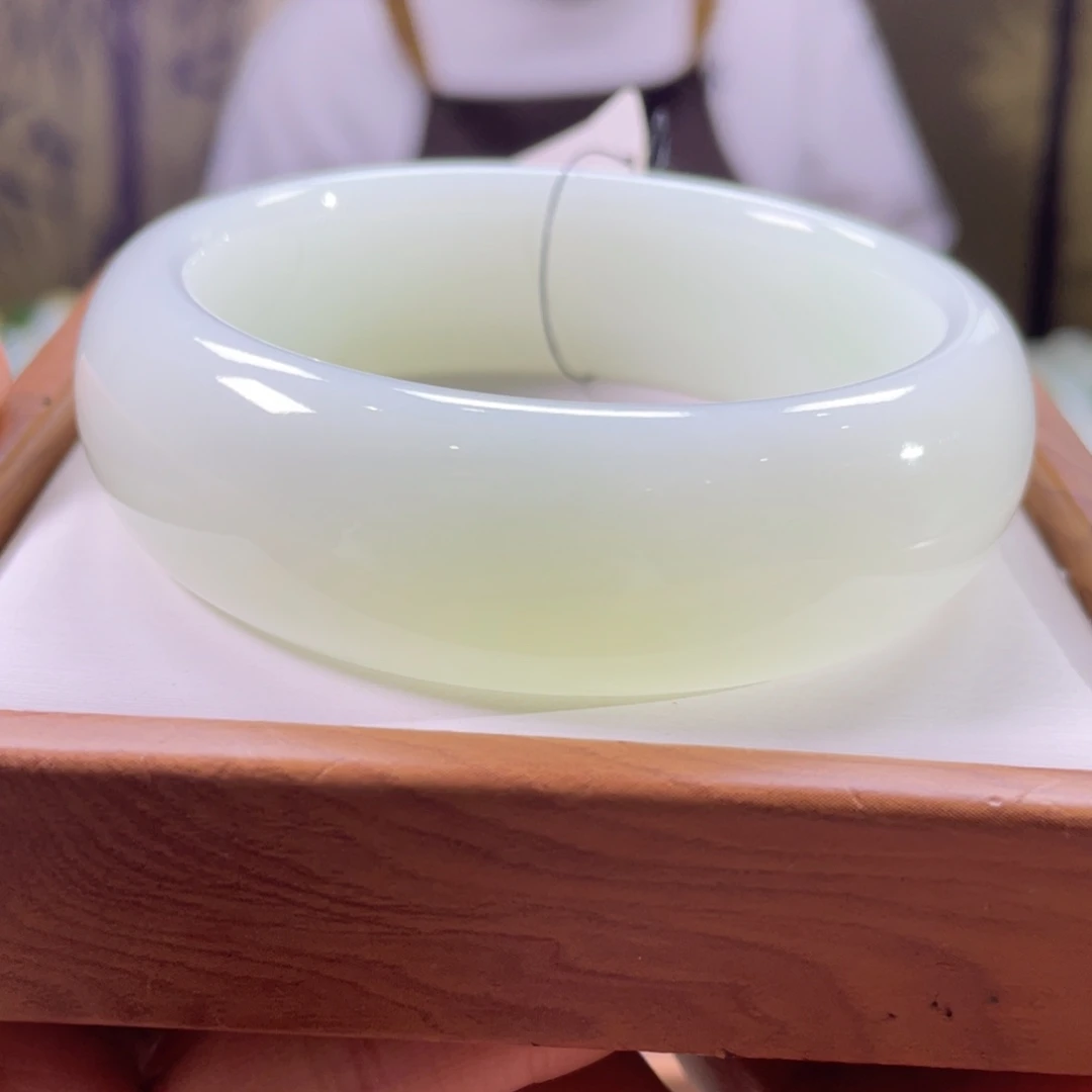 和田玉未镶嵌手镯59圈