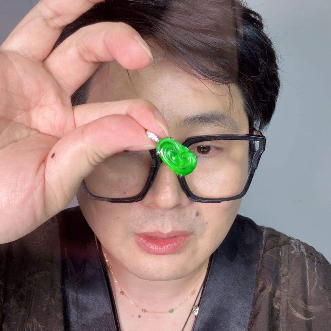 颈饰未镶嵌翡翠一件