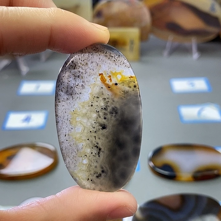 玛瑙/玉髓未镶嵌珠宝半成品111