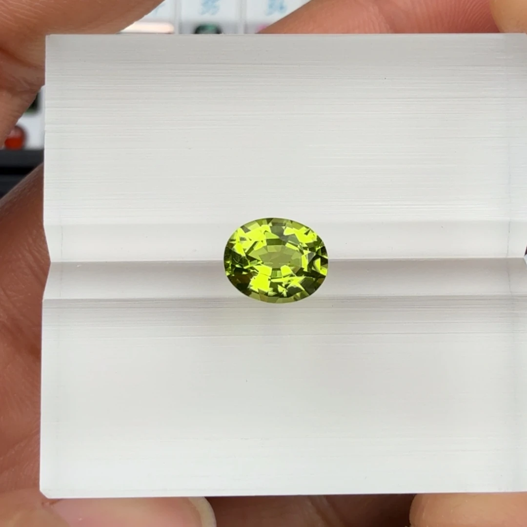 橄榄石笔搁未镶嵌天然2.04克拉