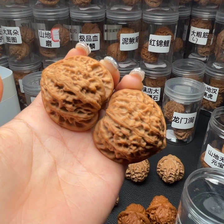 文玩核桃吊坠金牛40