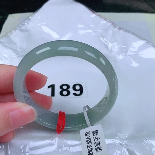 翡翠手镯未镶嵌翡翠手镯