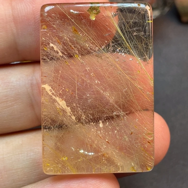 水晶颈饰未镶嵌R****n脖子