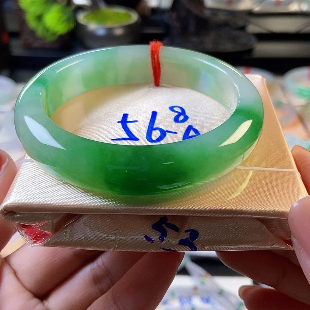 翡翠未镶嵌手镯30冰胶辣绿